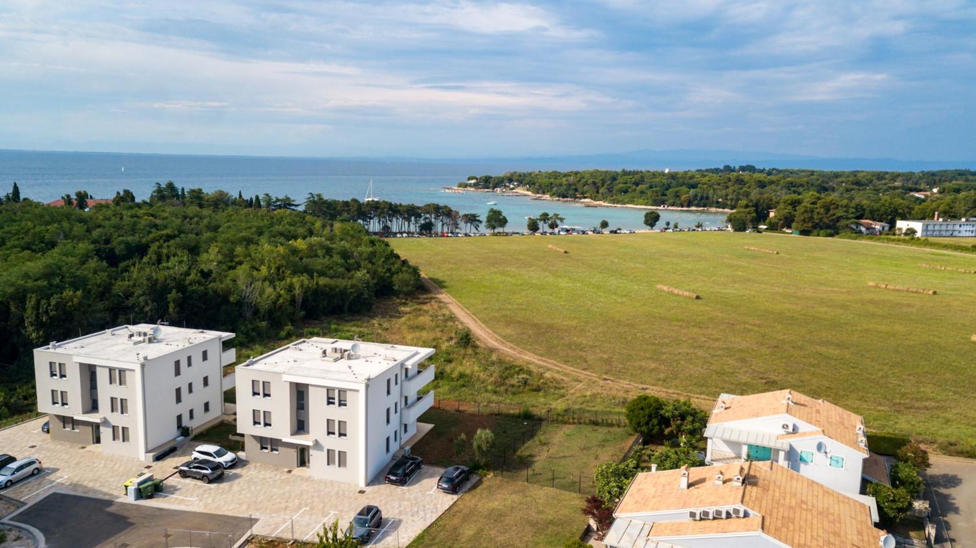Baden Resort Basanija, Umag-With Sea View, Parking And 300M From The Beach Exterior foto